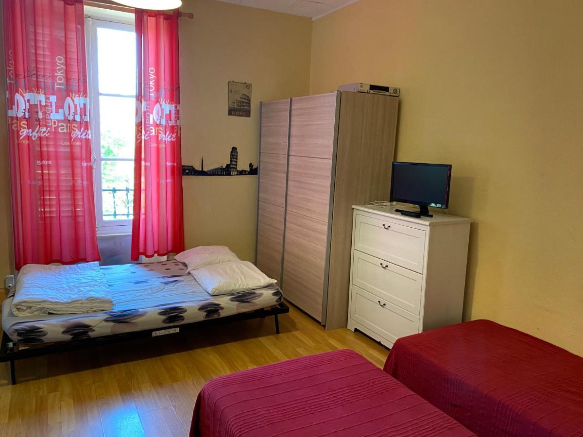Les Studios Meubles De L'Avenue Bouloumie Vittel Eksteriør billede