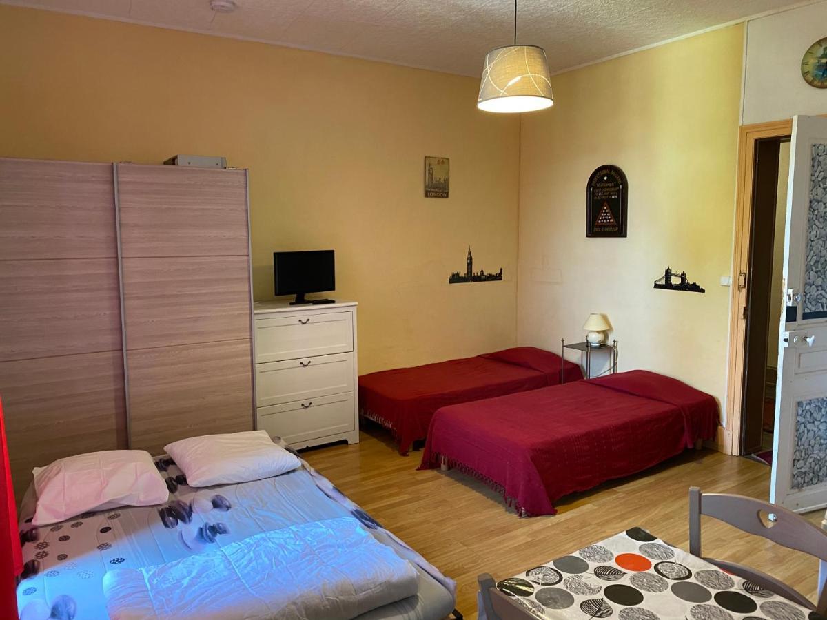 Les Studios Meubles De L'Avenue Bouloumie Vittel Eksteriør billede