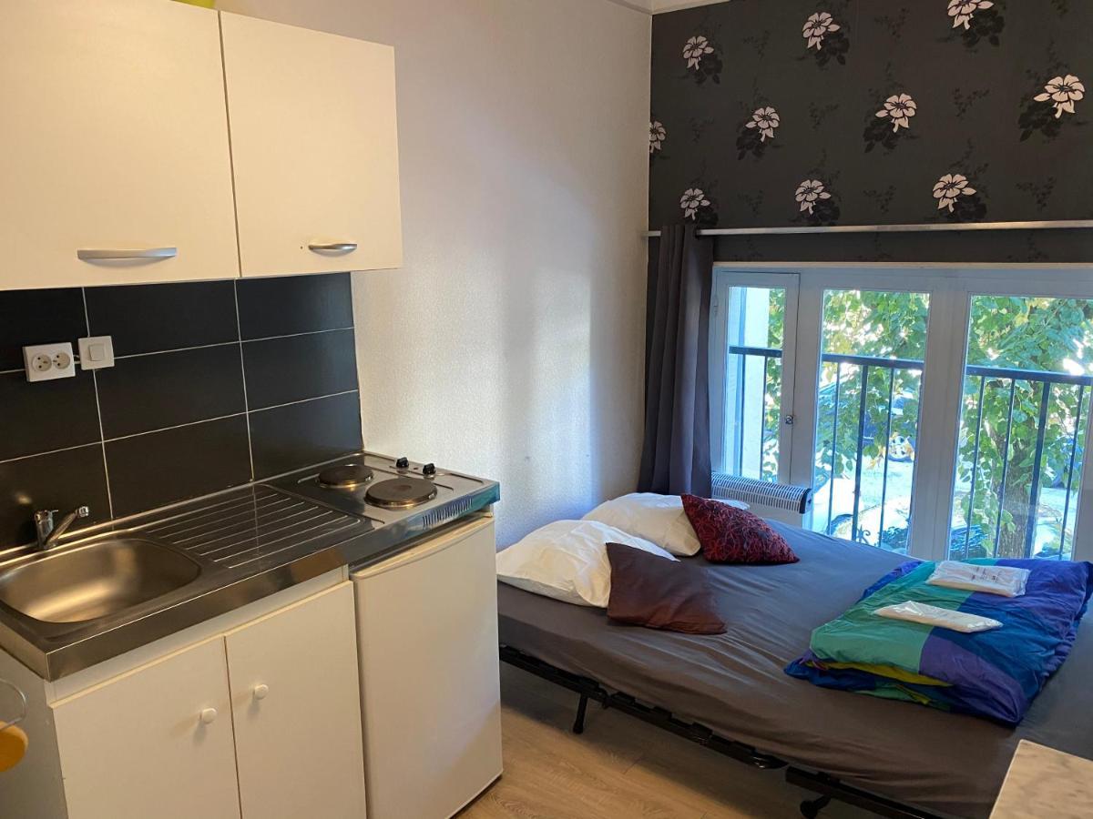 Les Studios Meubles De L'Avenue Bouloumie Vittel Eksteriør billede