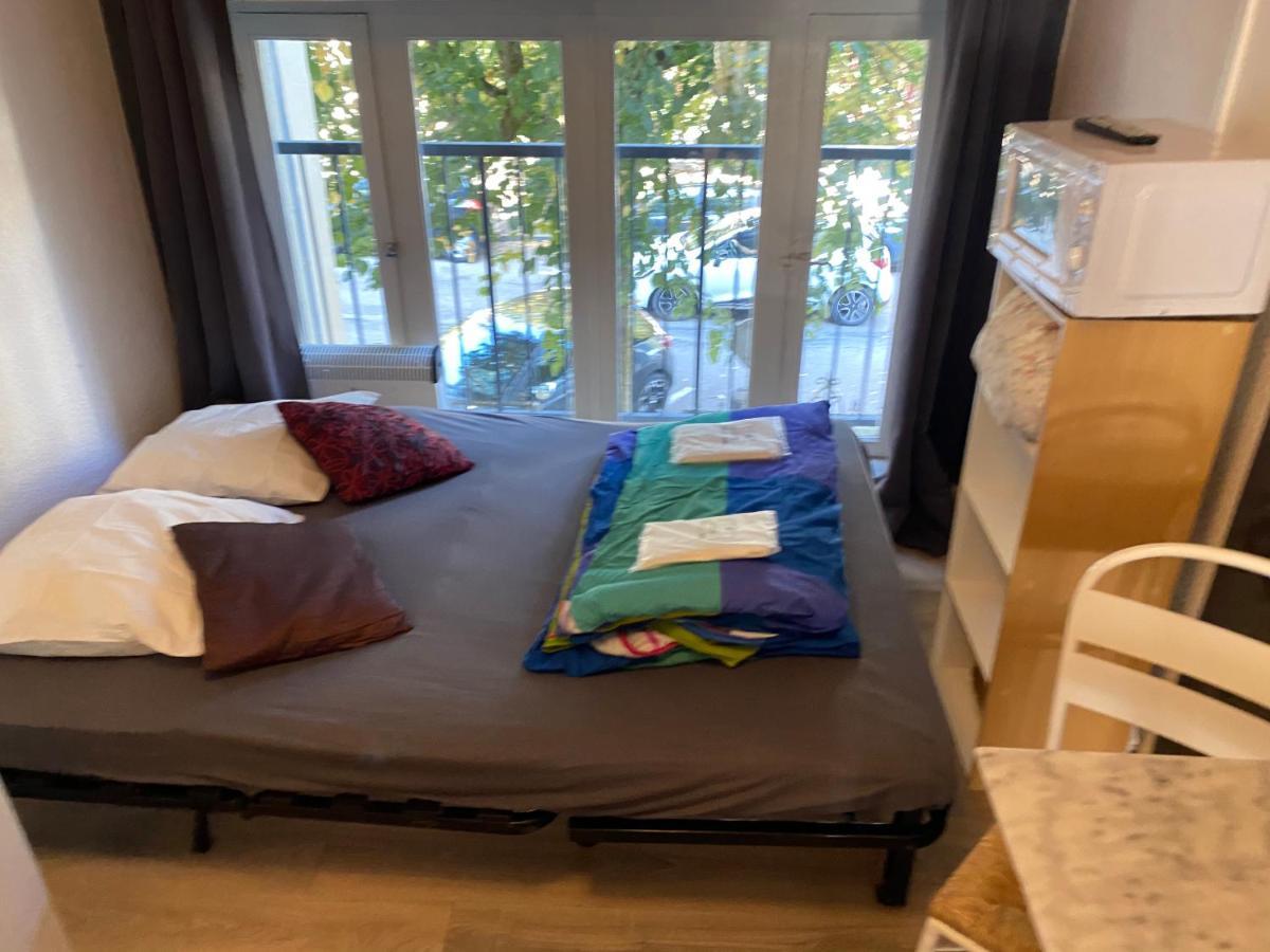 Les Studios Meubles De L'Avenue Bouloumie Vittel Eksteriør billede