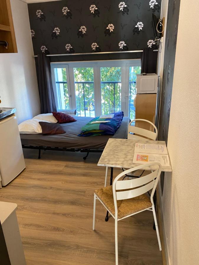 Les Studios Meubles De L'Avenue Bouloumie Vittel Eksteriør billede