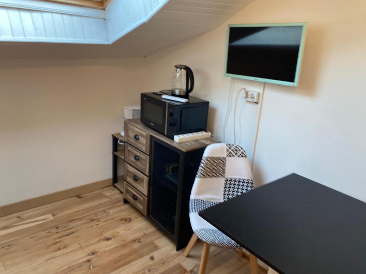 Les Studios Meubles De L'Avenue Bouloumie Vittel Eksteriør billede