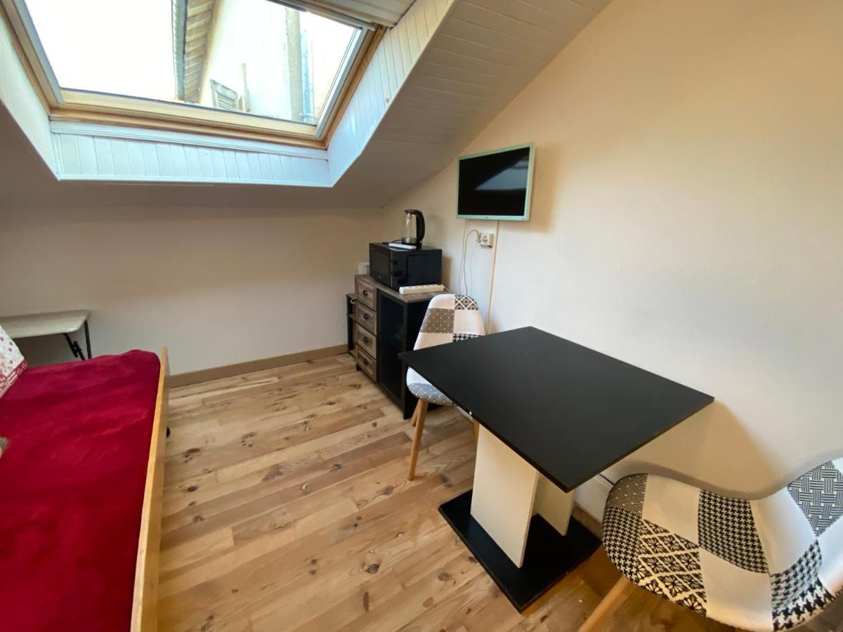 Les Studios Meubles De L'Avenue Bouloumie Vittel Eksteriør billede