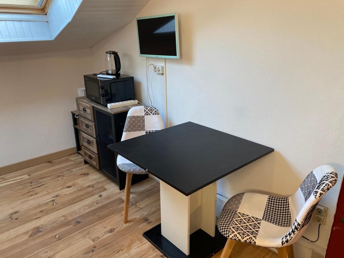 Les Studios Meubles De L'Avenue Bouloumie Vittel Eksteriør billede
