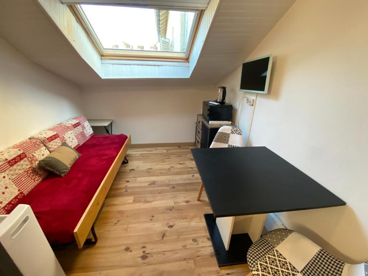Les Studios Meubles De L'Avenue Bouloumie Vittel Eksteriør billede