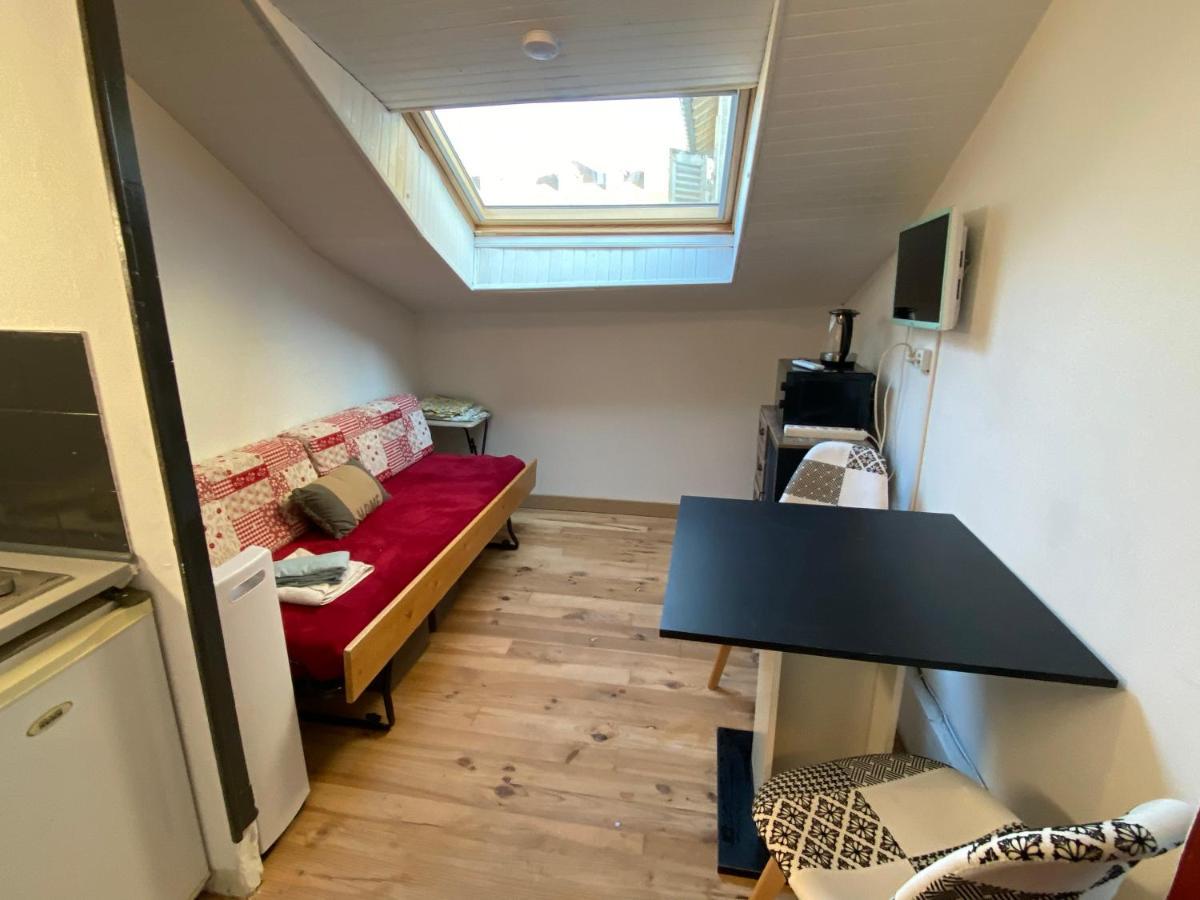 Les Studios Meubles De L'Avenue Bouloumie Vittel Eksteriør billede