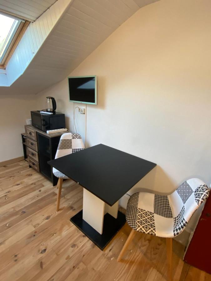 Les Studios Meubles De L'Avenue Bouloumie Vittel Eksteriør billede