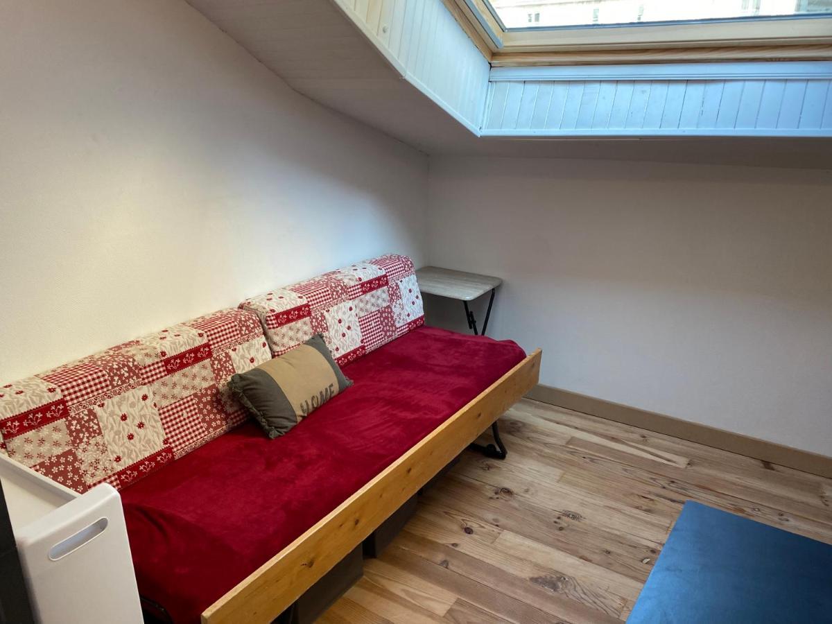Les Studios Meubles De L'Avenue Bouloumie Vittel Eksteriør billede