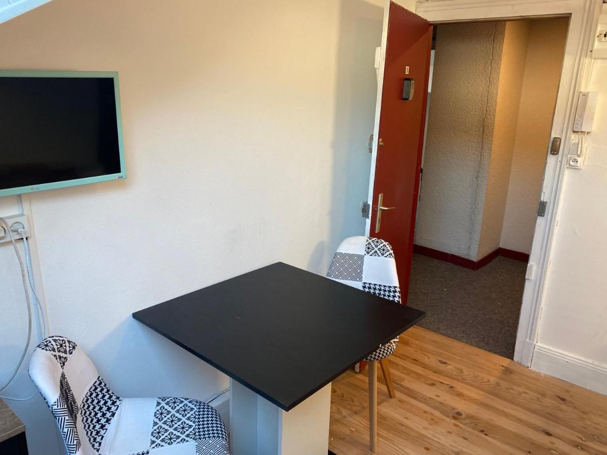 Les Studios Meubles De L'Avenue Bouloumie Vittel Eksteriør billede